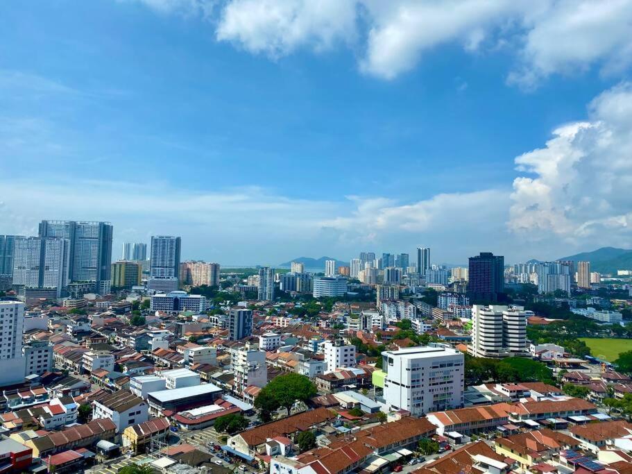 Tropicana 218 Macalister Sea & City View By Staycation Homestay Джорджтаун Екстер'єр фото
