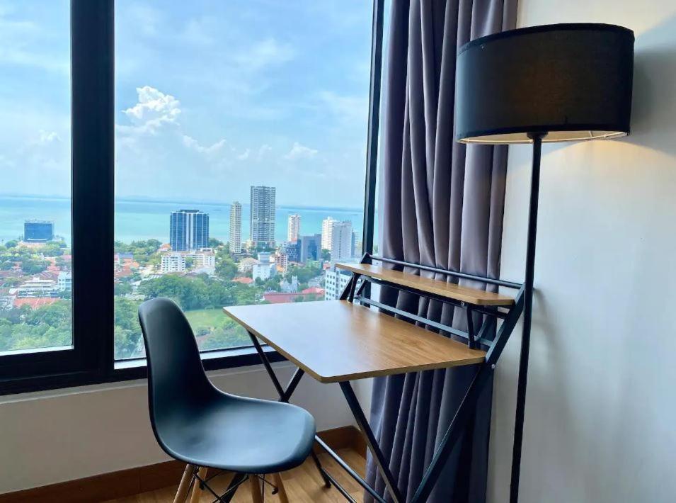 Tropicana 218 Macalister Sea & City View By Staycation Homestay Джорджтаун Екстер'єр фото