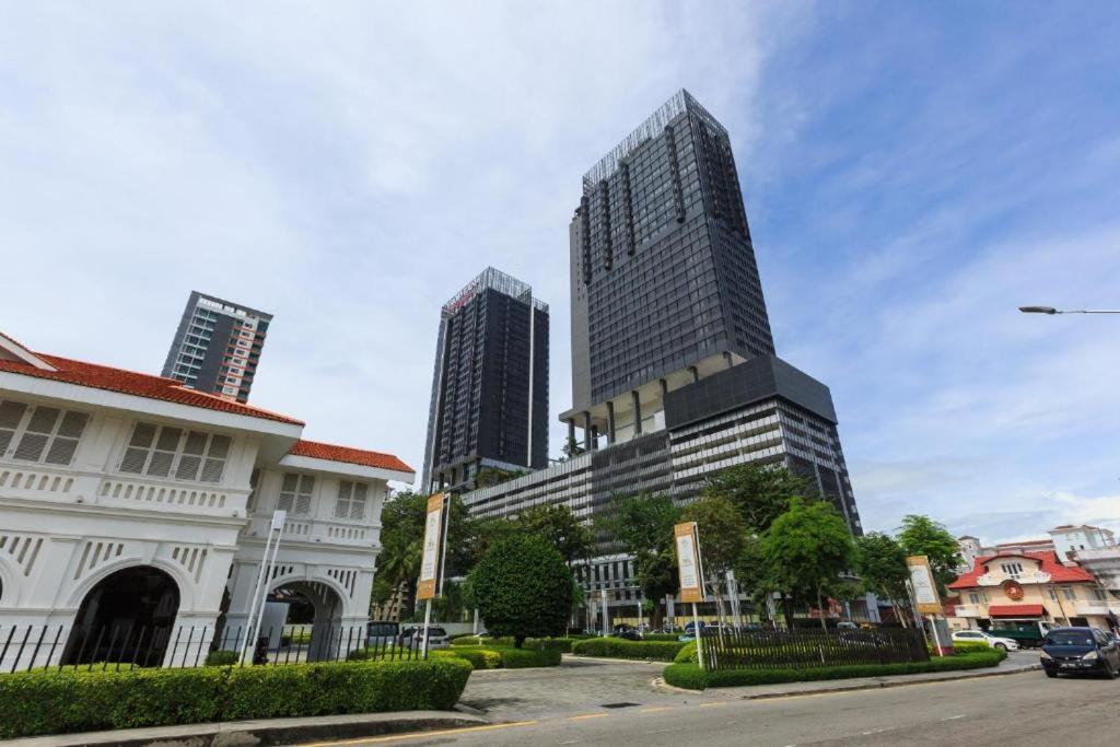 Tropicana 218 Macalister Sea & City View By Staycation Homestay Джорджтаун Екстер'єр фото