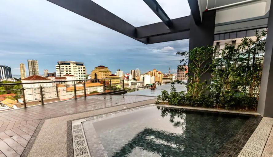 Tropicana 218 Macalister Sea & City View By Staycation Homestay Джорджтаун Екстер'єр фото