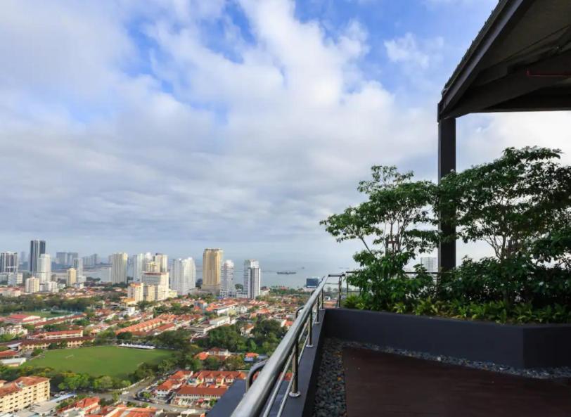 Tropicana 218 Macalister Sea & City View By Staycation Homestay Джорджтаун Екстер'єр фото