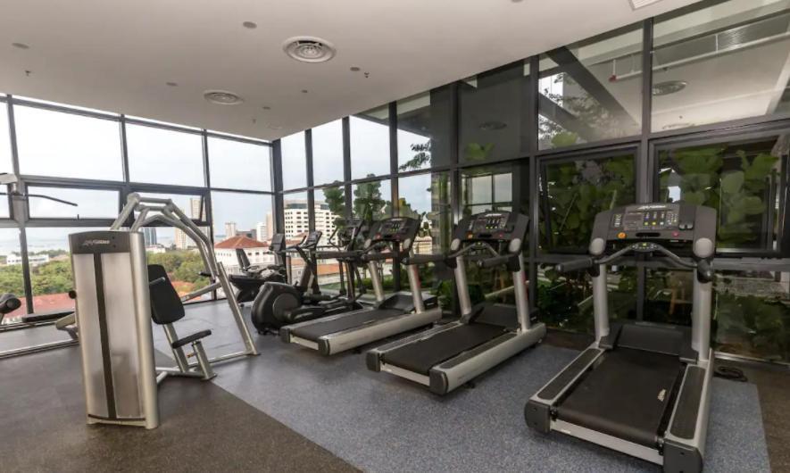Tropicana 218 Macalister Sea & City View By Staycation Homestay Джорджтаун Екстер'єр фото