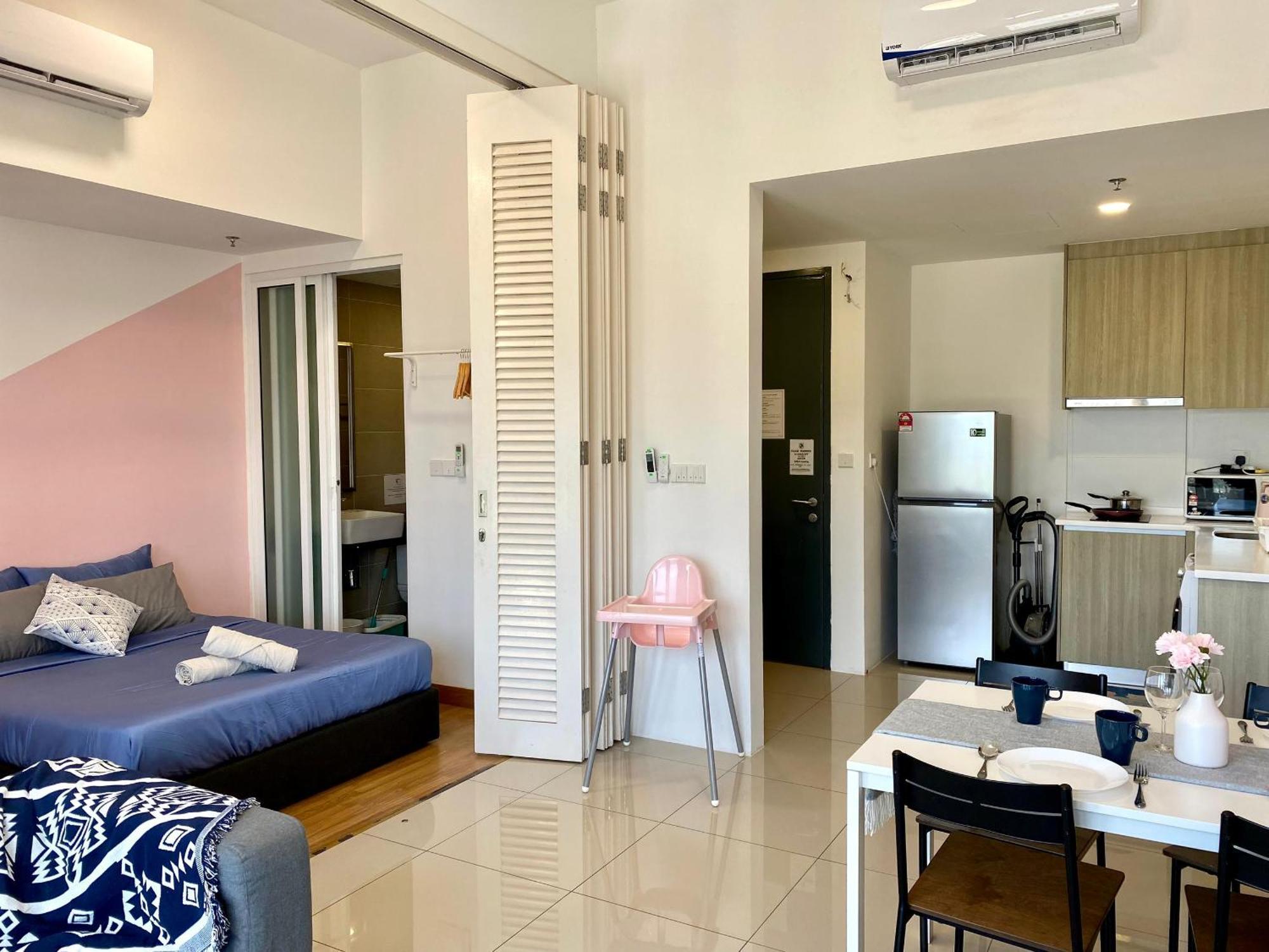 Tropicana 218 Macalister Sea & City View By Staycation Homestay Джорджтаун Екстер'єр фото